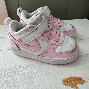 Pink Nike court borough low size 6 toddler
